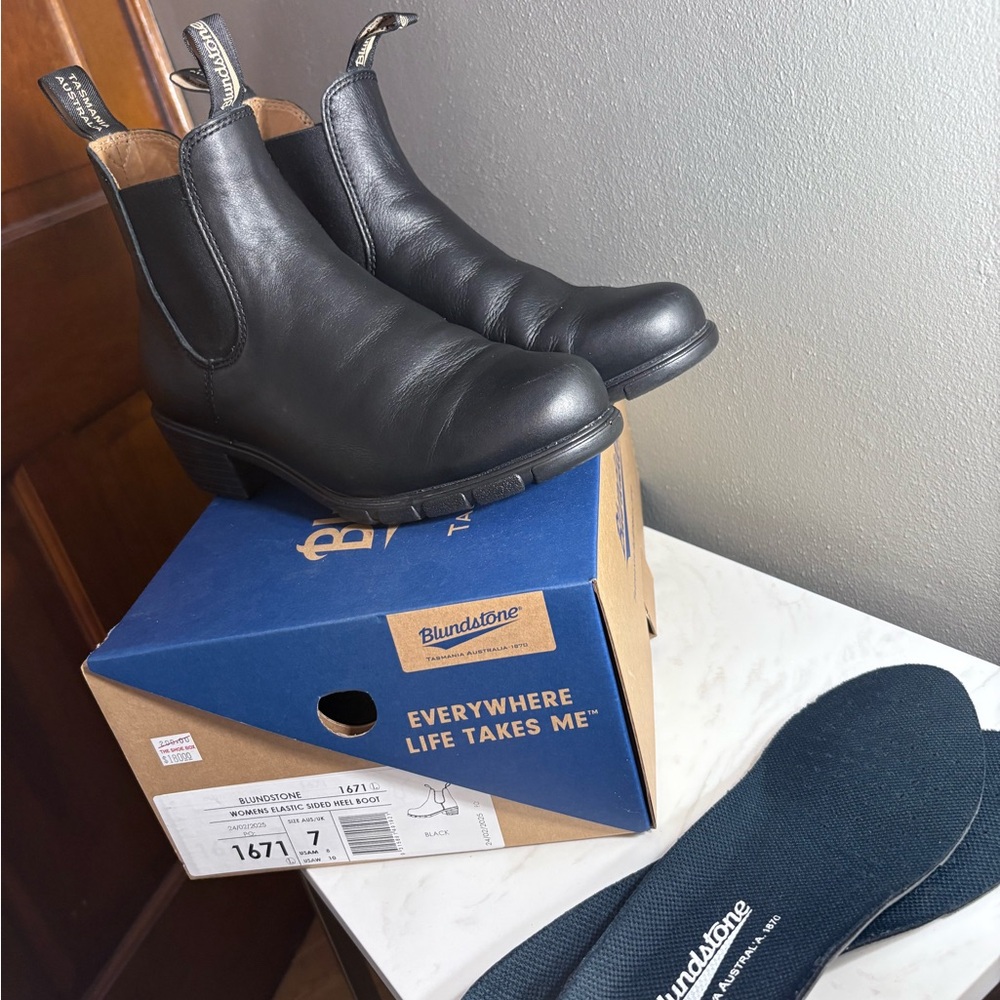 Blundstone Women’s Black Leather Boots style 1671 Size 10 US